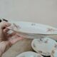 Plat en porcelaine aux coquelicots
