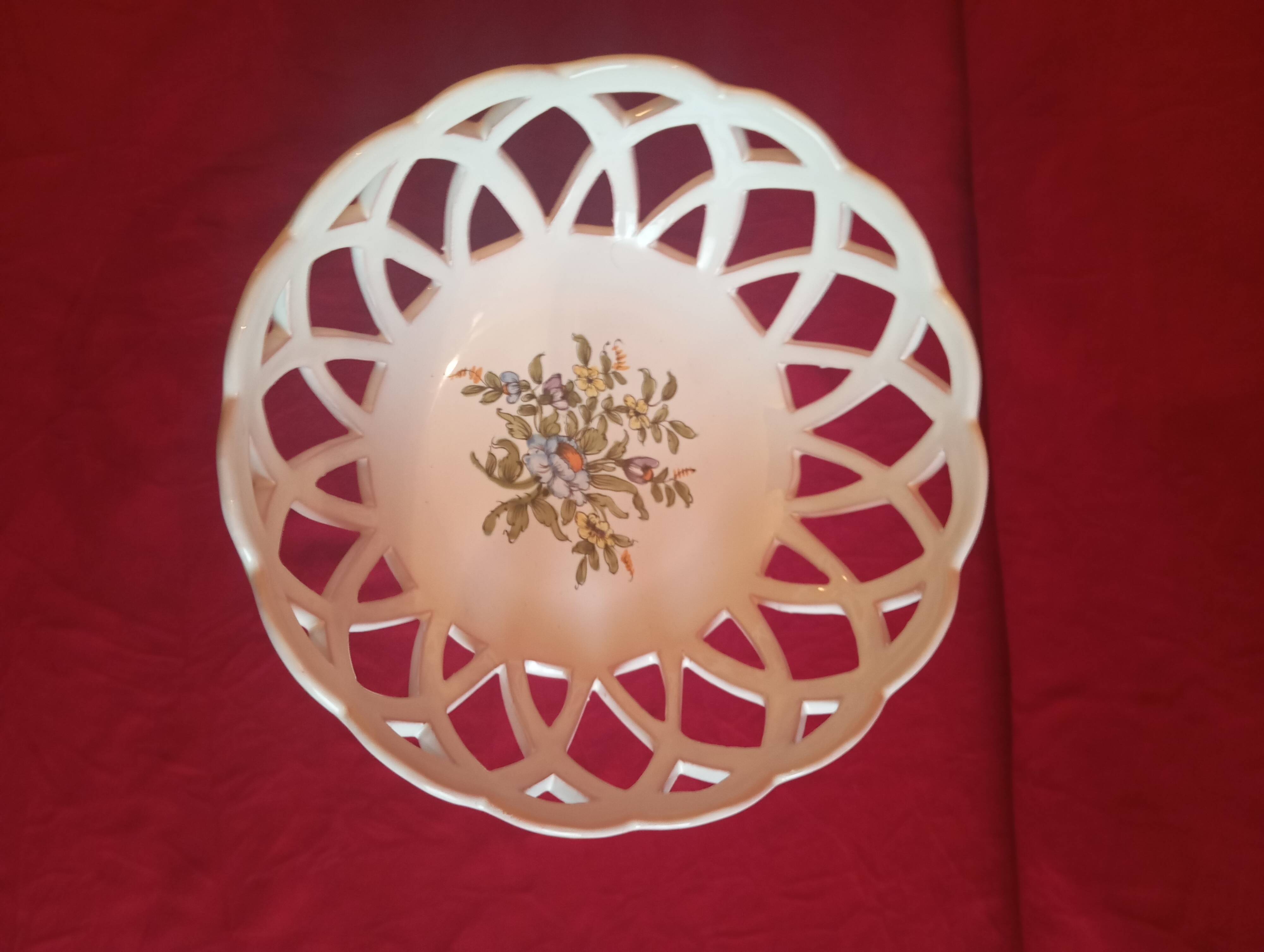 Fruit bowl from Moustiers faience