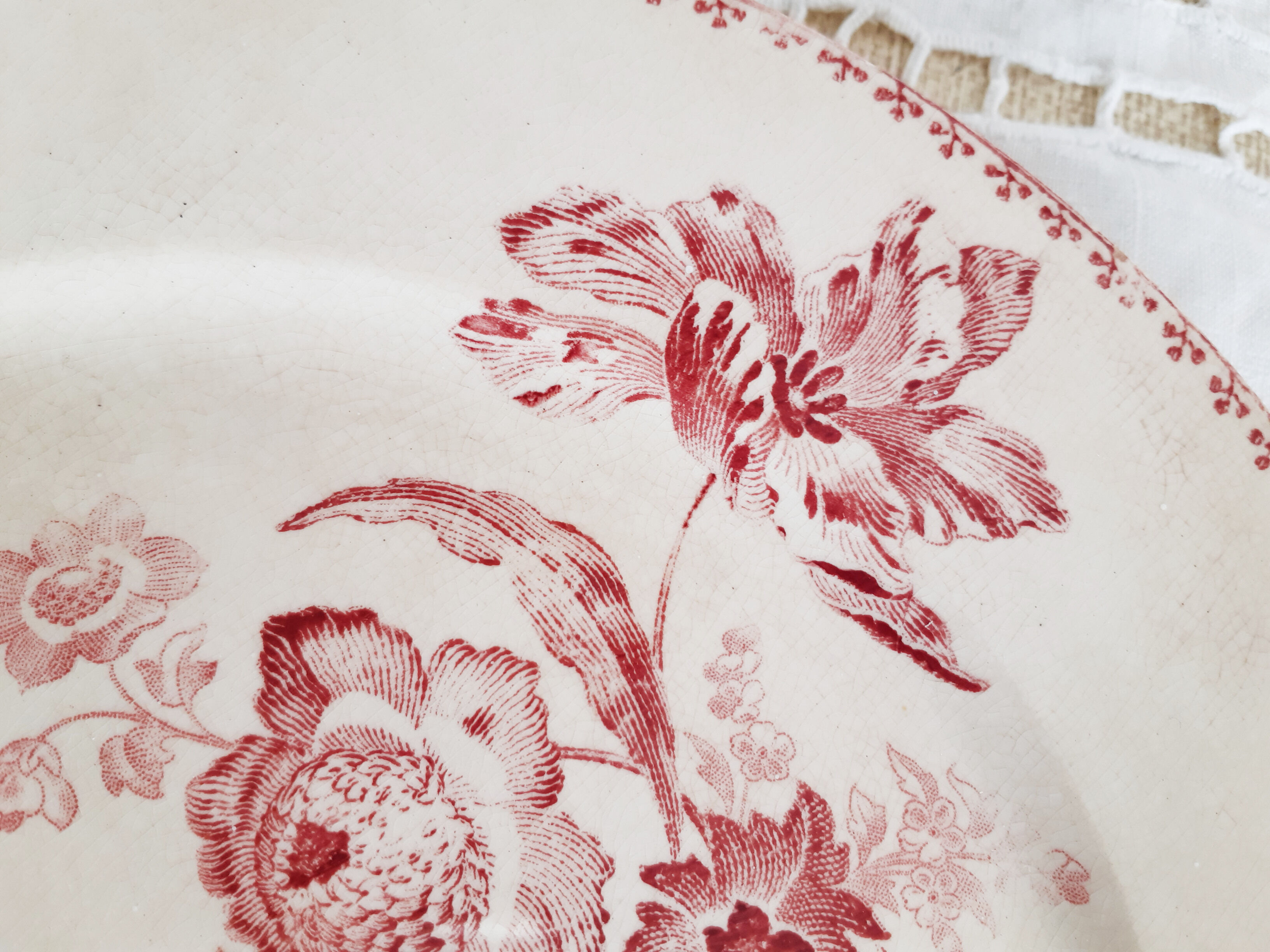 Flat plate Sarreguemines , Fontanges , pink , vintage French , 50s