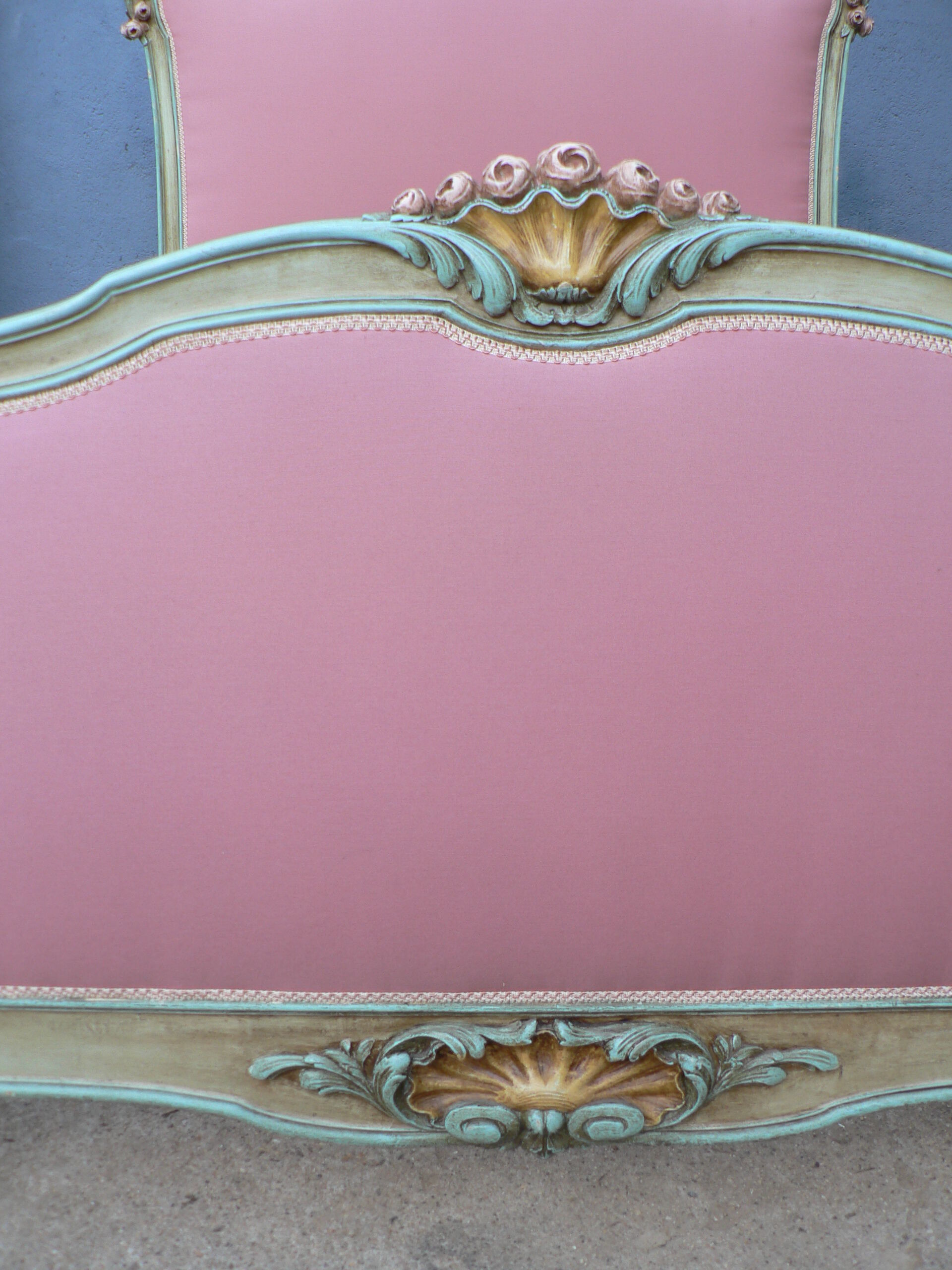 Lit capitonné style Louis XV