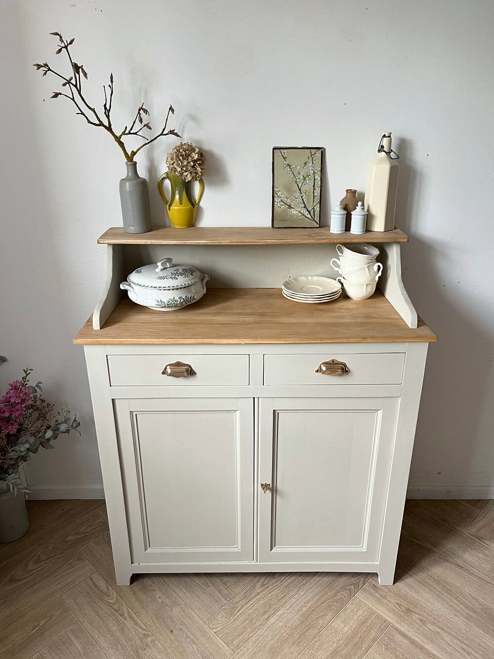 Tiered Parisian buffet