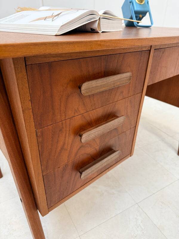 Bureau scandinave en teck