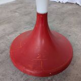 Table vintage en tulipe rouge par Meblo Yougoslavie / Table à piédestal