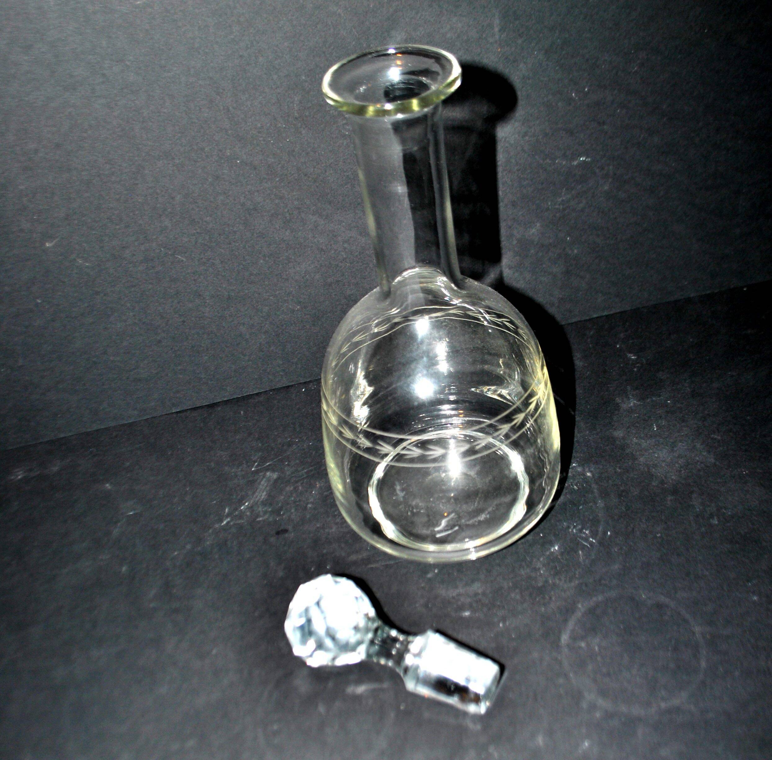 Antique carafe engraved with a laurel frieze, circa 1900