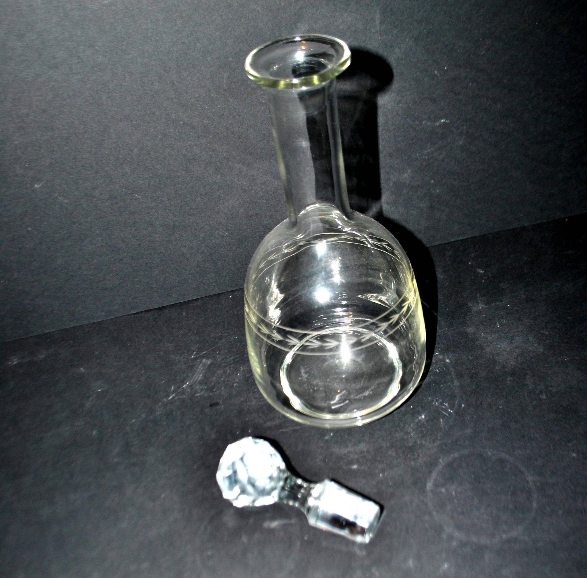 Carafe ancienne gravée frise de laurier 1900