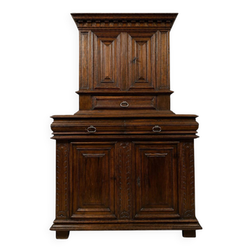 Cabinet buffet with two bodies in moulded walnut – Louis XIII period