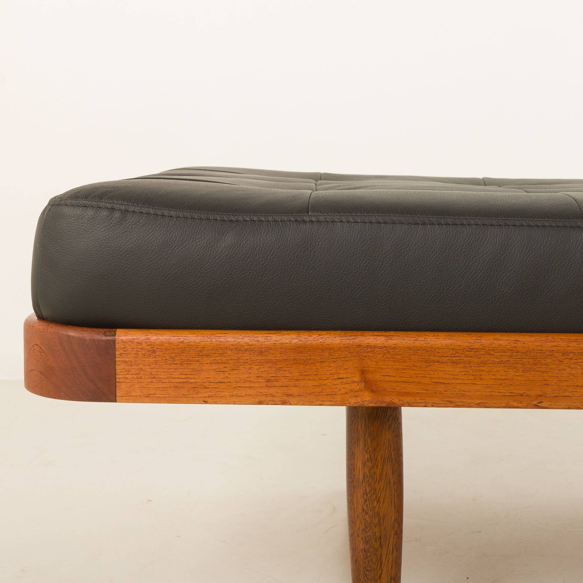 Danish vintage teak daybed in black leather | mid century modern | 1960s
