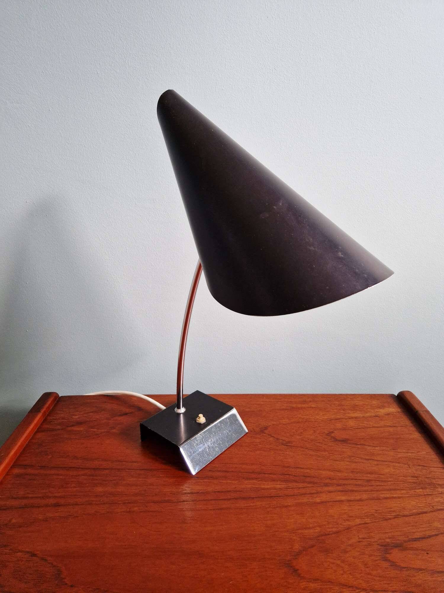Chrome and black lacquered metal desk lamp, design by Josef Hurka, Napako, 1950.