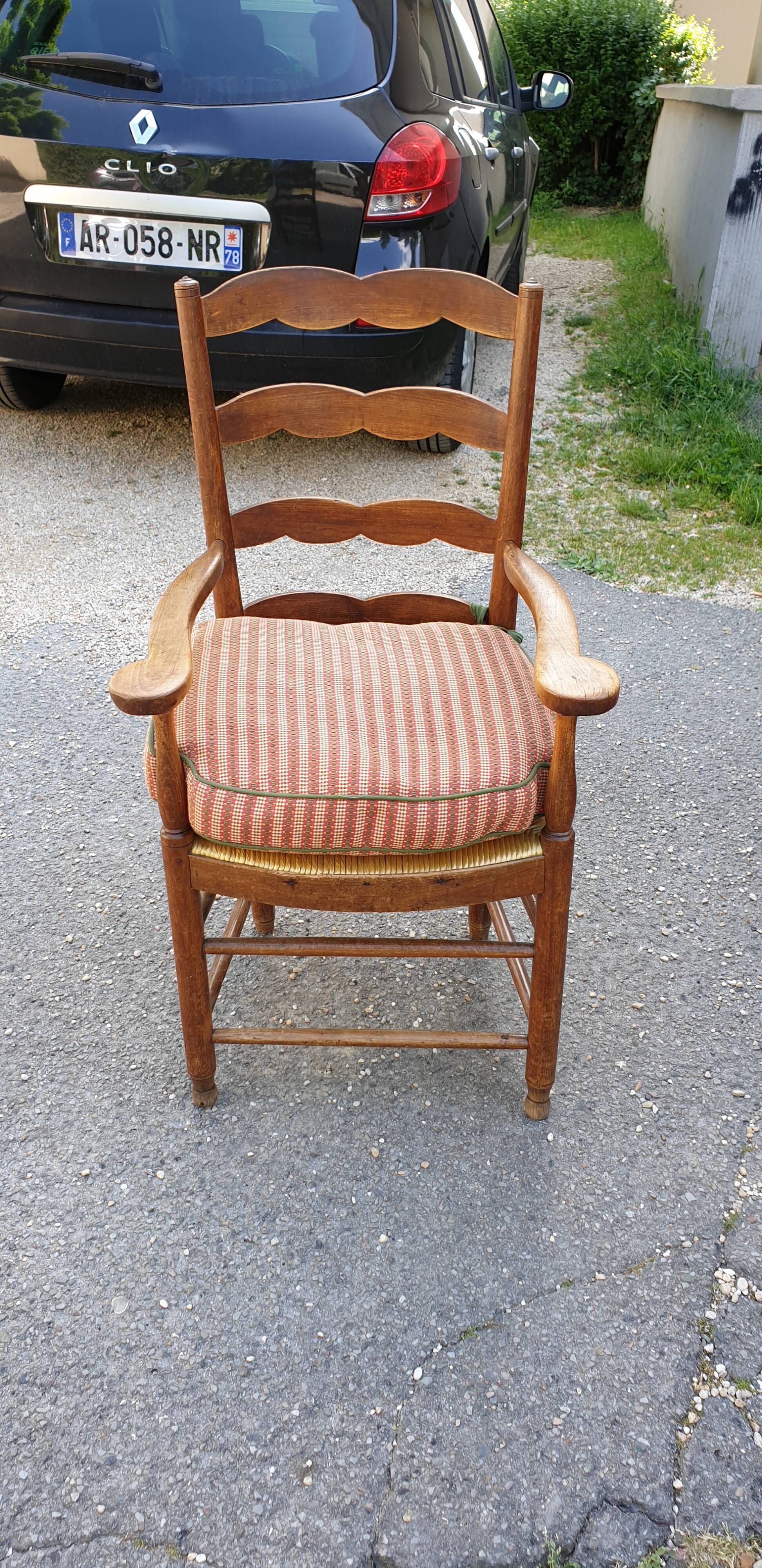 Rustic straw armchair