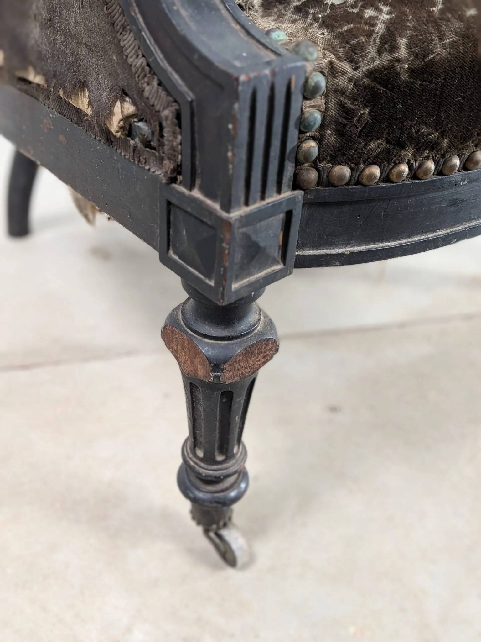 Fauteuil style Louis XVI – 19e siècle