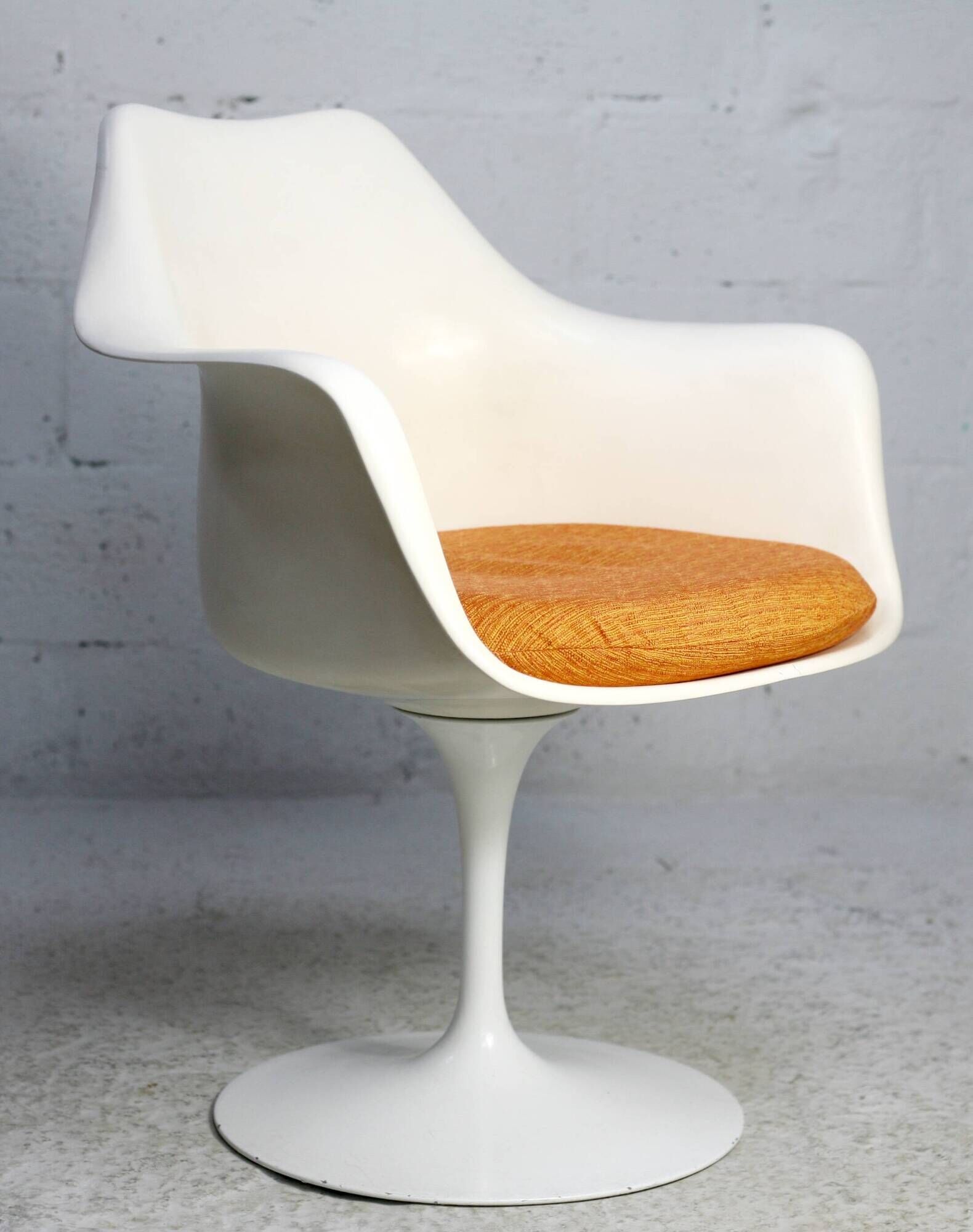 Swivel tulip armchair by Eero Saarinen, Knoll International, circa 1960
