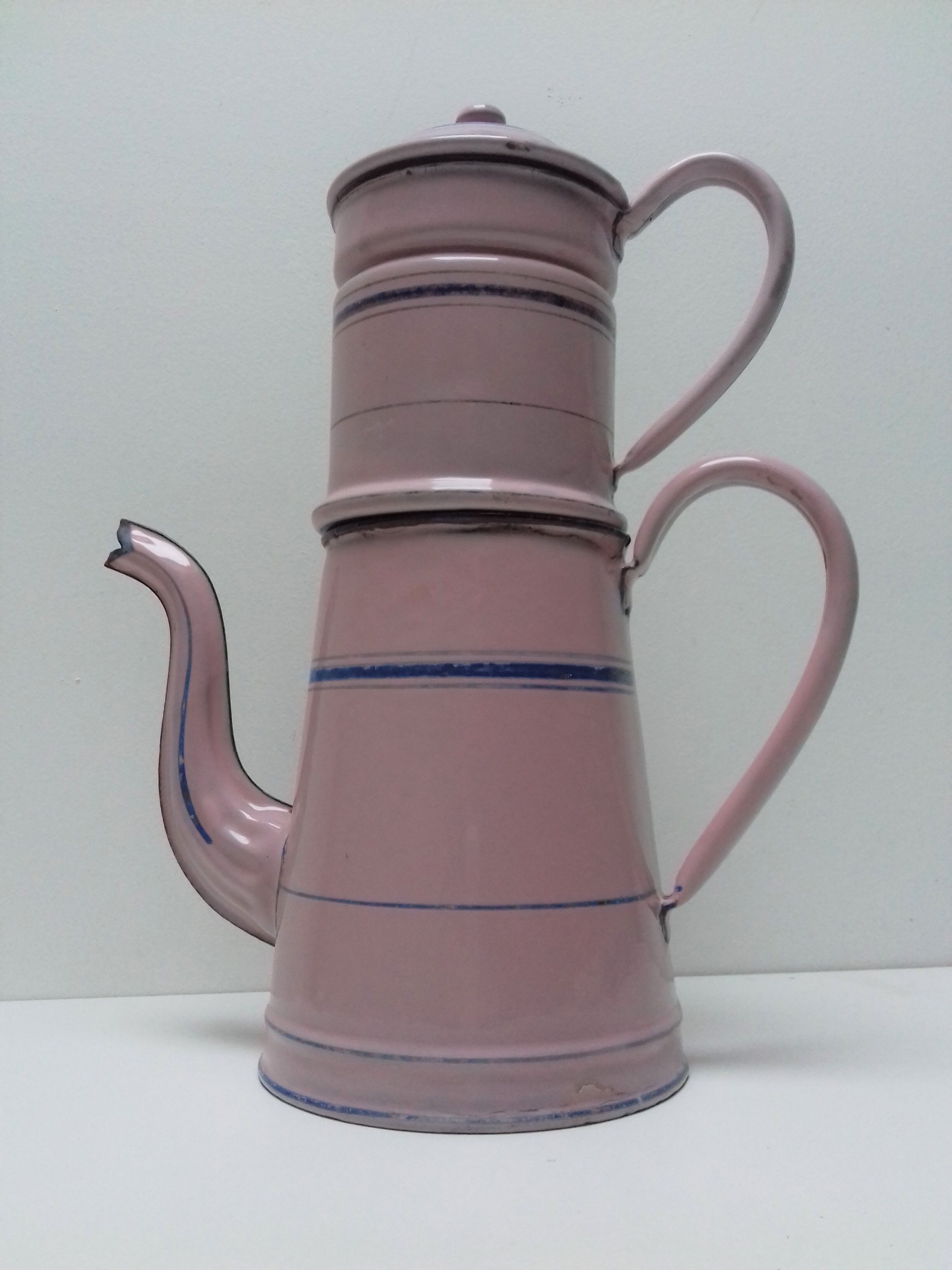 Enamelled coffee maker pink, blue liseret