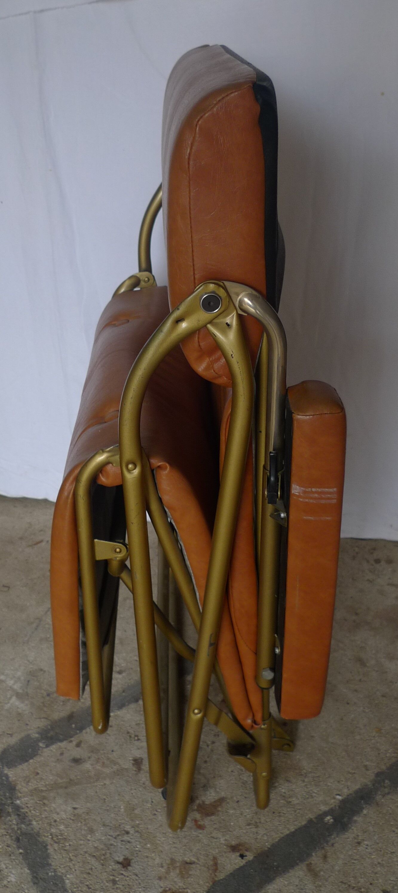 Vintage relax armchair Lama