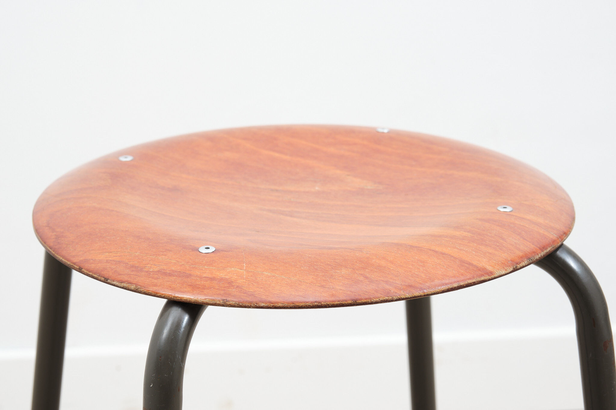 Vintage low stool, pagholz seat warm gray metal structure