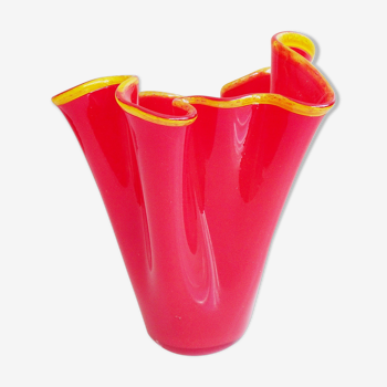 Vase mouchoir en verre jaune rouge