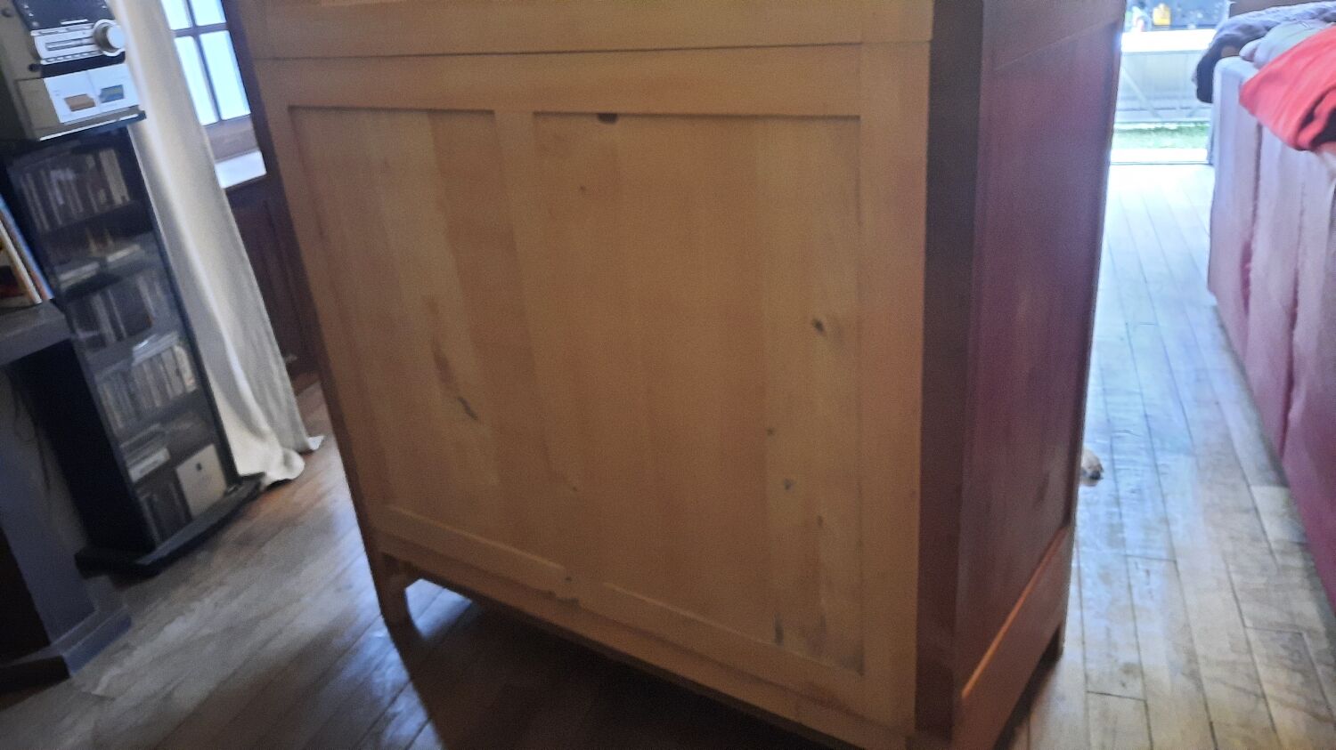 Armoire parisienne