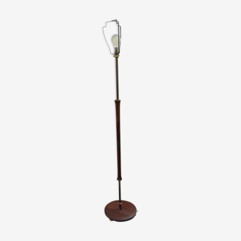 Lampadaire en teck et bronze vers 1960