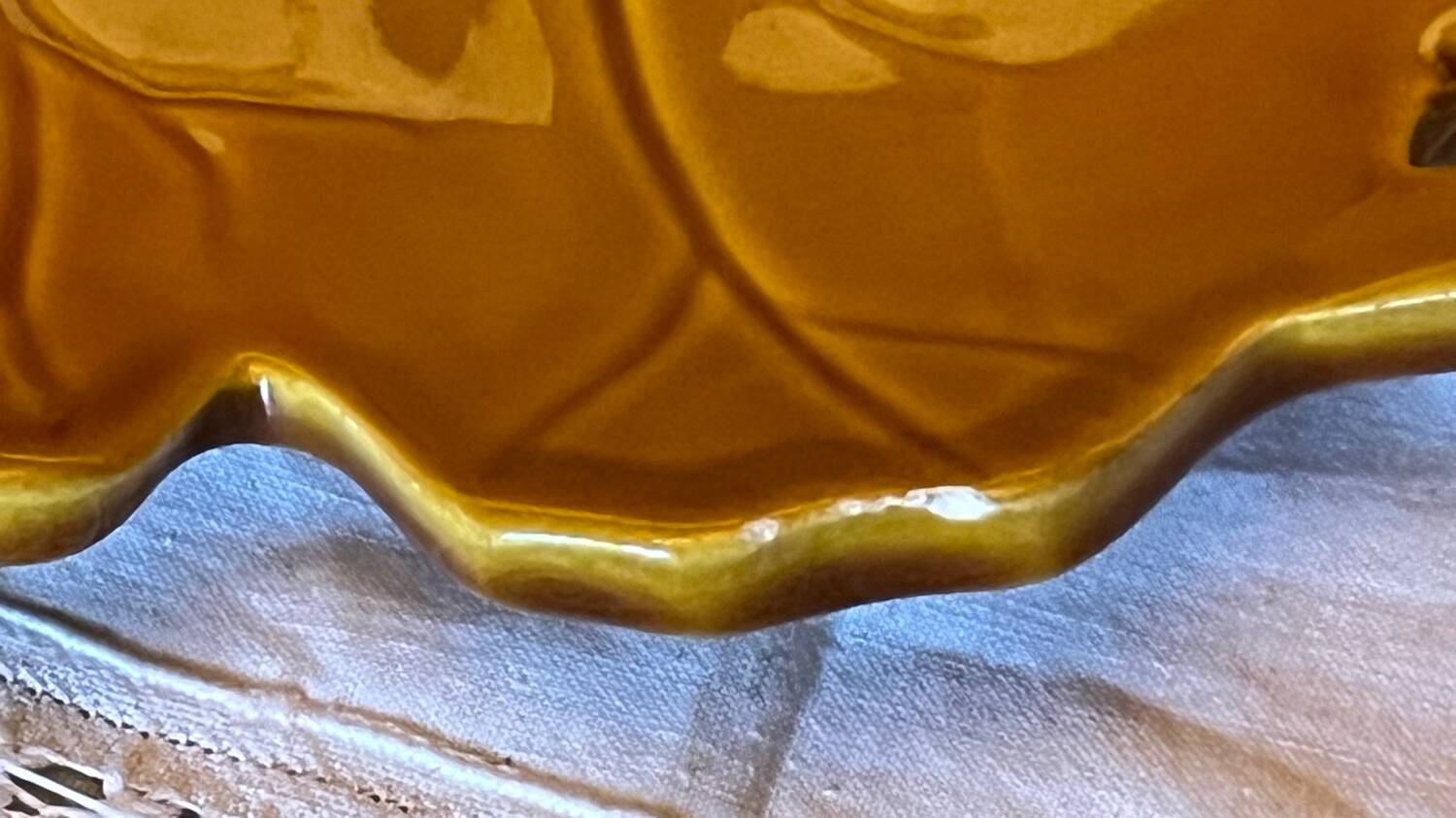 Vintage ceramic leaf dish