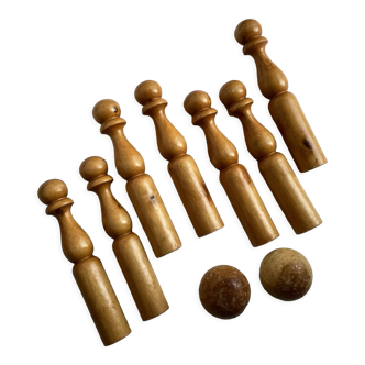 Ancien jeu de 7 quilles 2 boules en bois