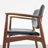 Fauteuil en teck danois par Erik Buch pour Ørum Møbelfabrik, années 1960.