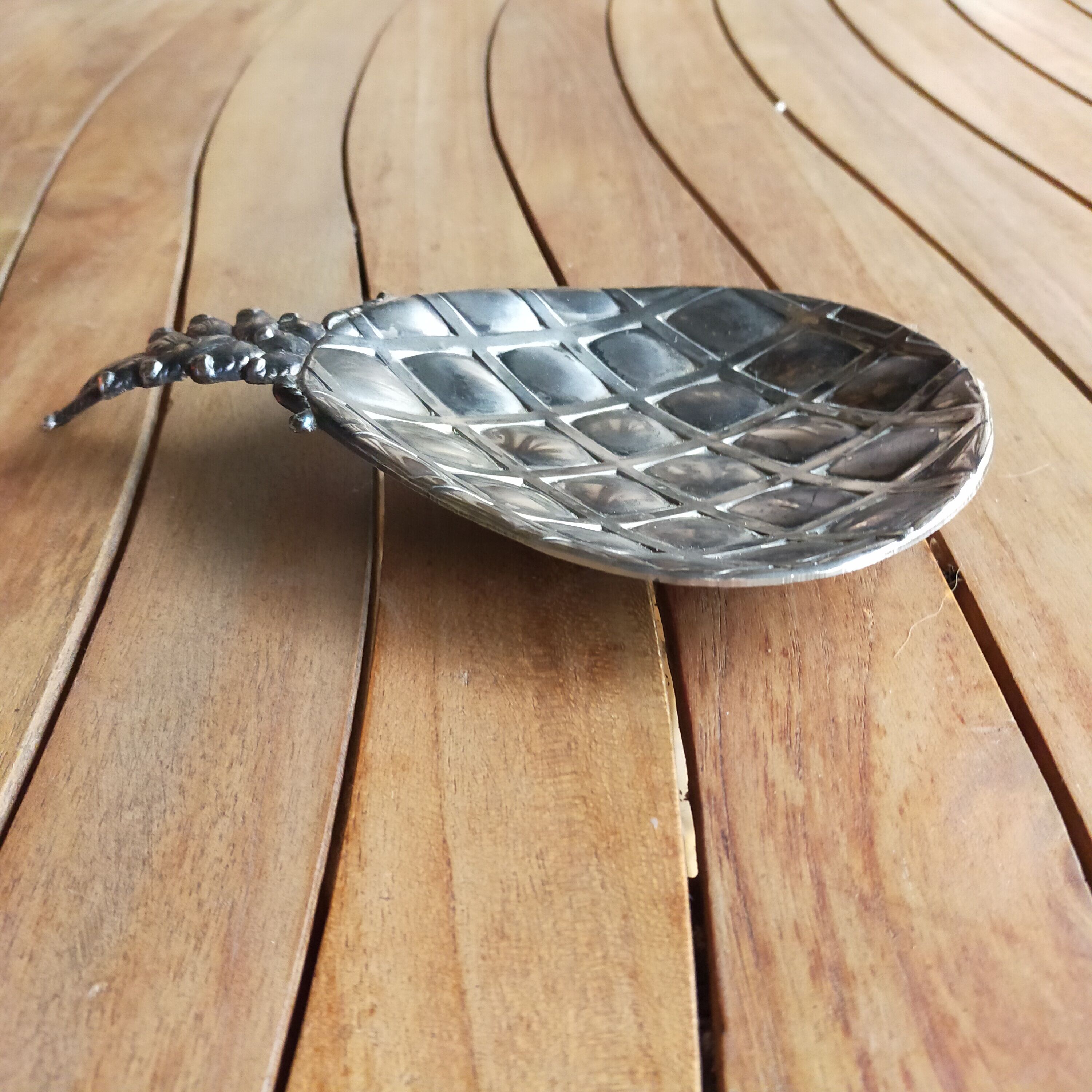 Pineapple pocket emptier