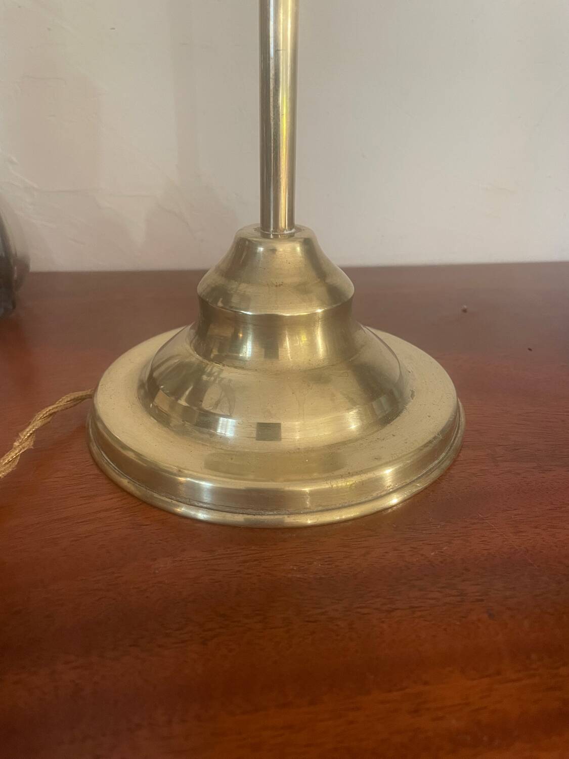 Flexible brass shell lamp