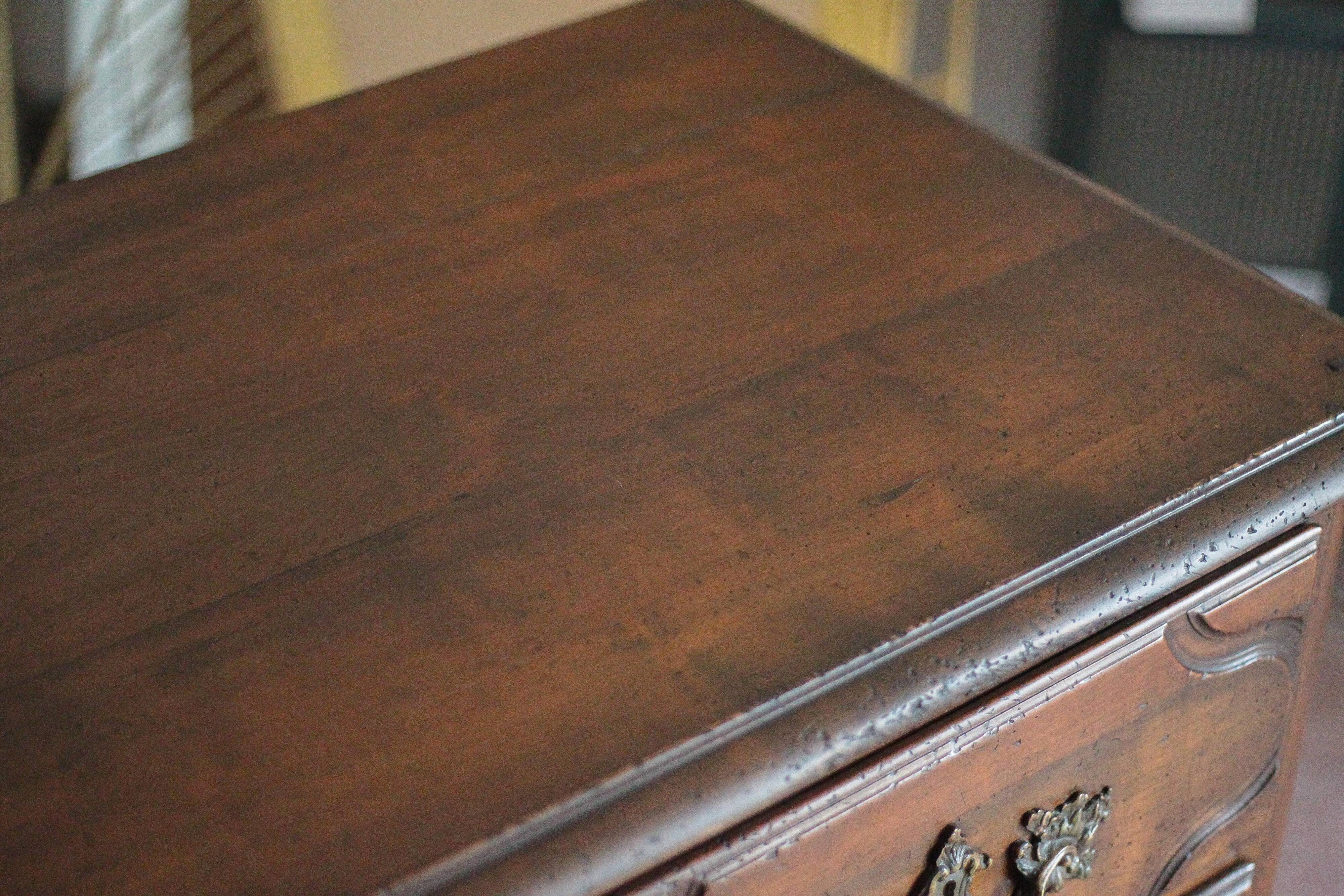 Wooden chest of drawers with 4 drawers in Louis XV style