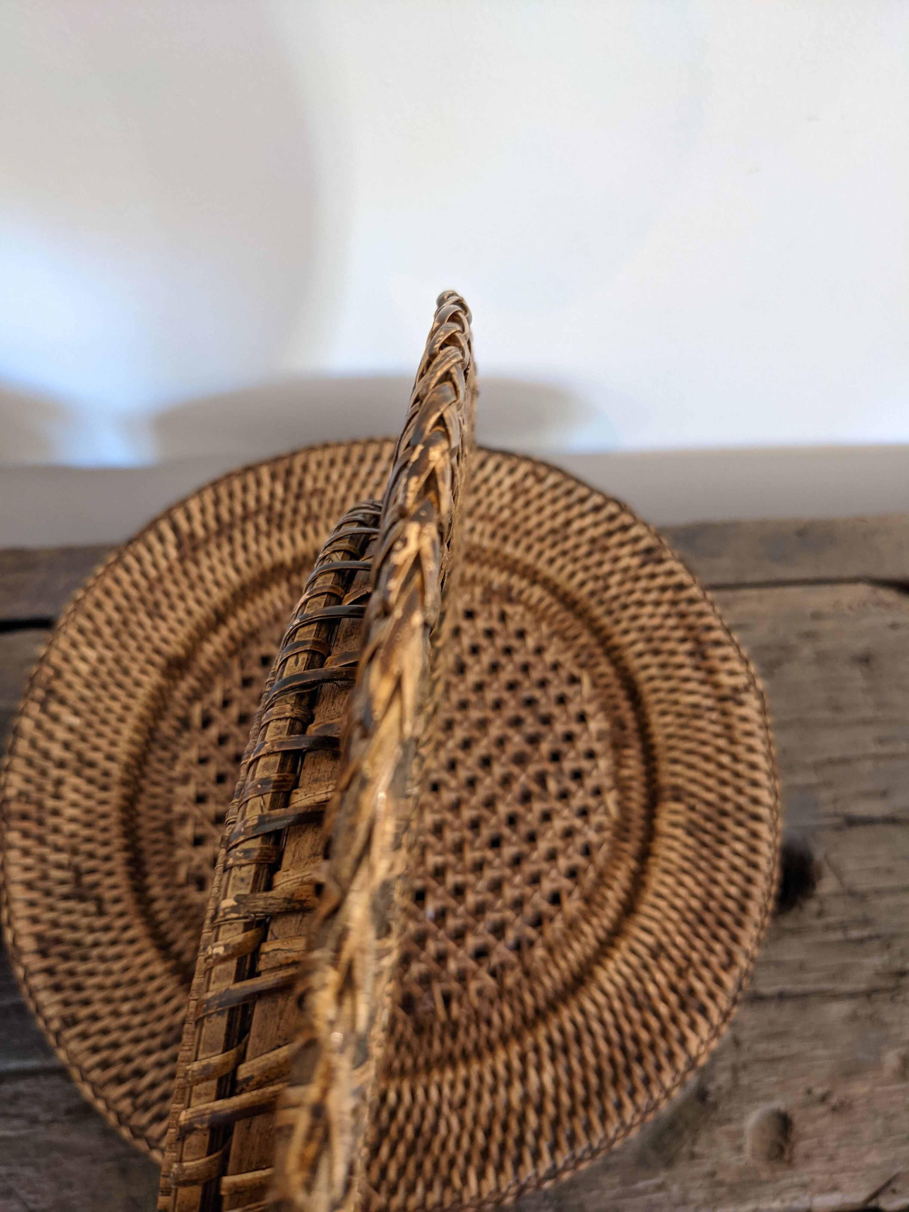Set of 7 presentation plates in wicker rattan cannage