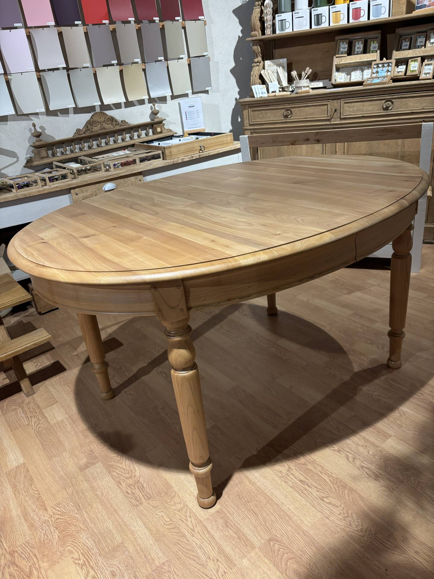 Table ovale en merisier naturel