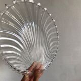 Dish in the shape of a crystal shell