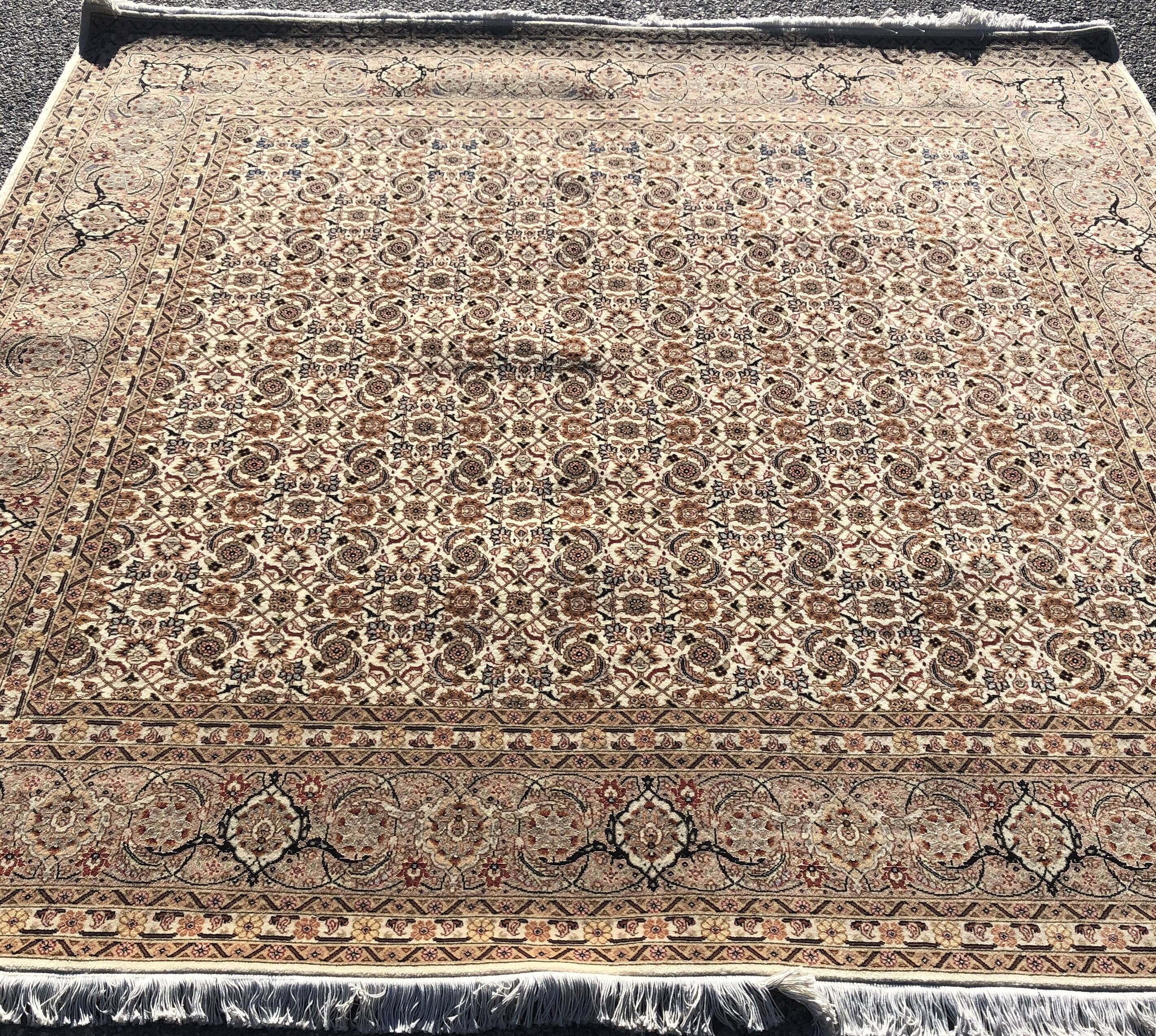 Iranian Tabriz oriental rug Wool and silk. Handmade: 2.00 X 2.00 meters