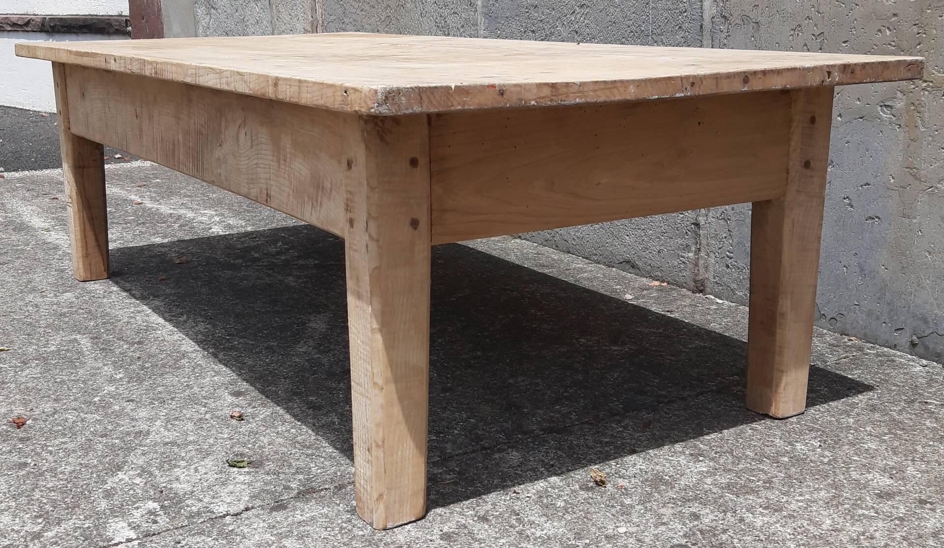 Oak coffee table. (150x73cm)