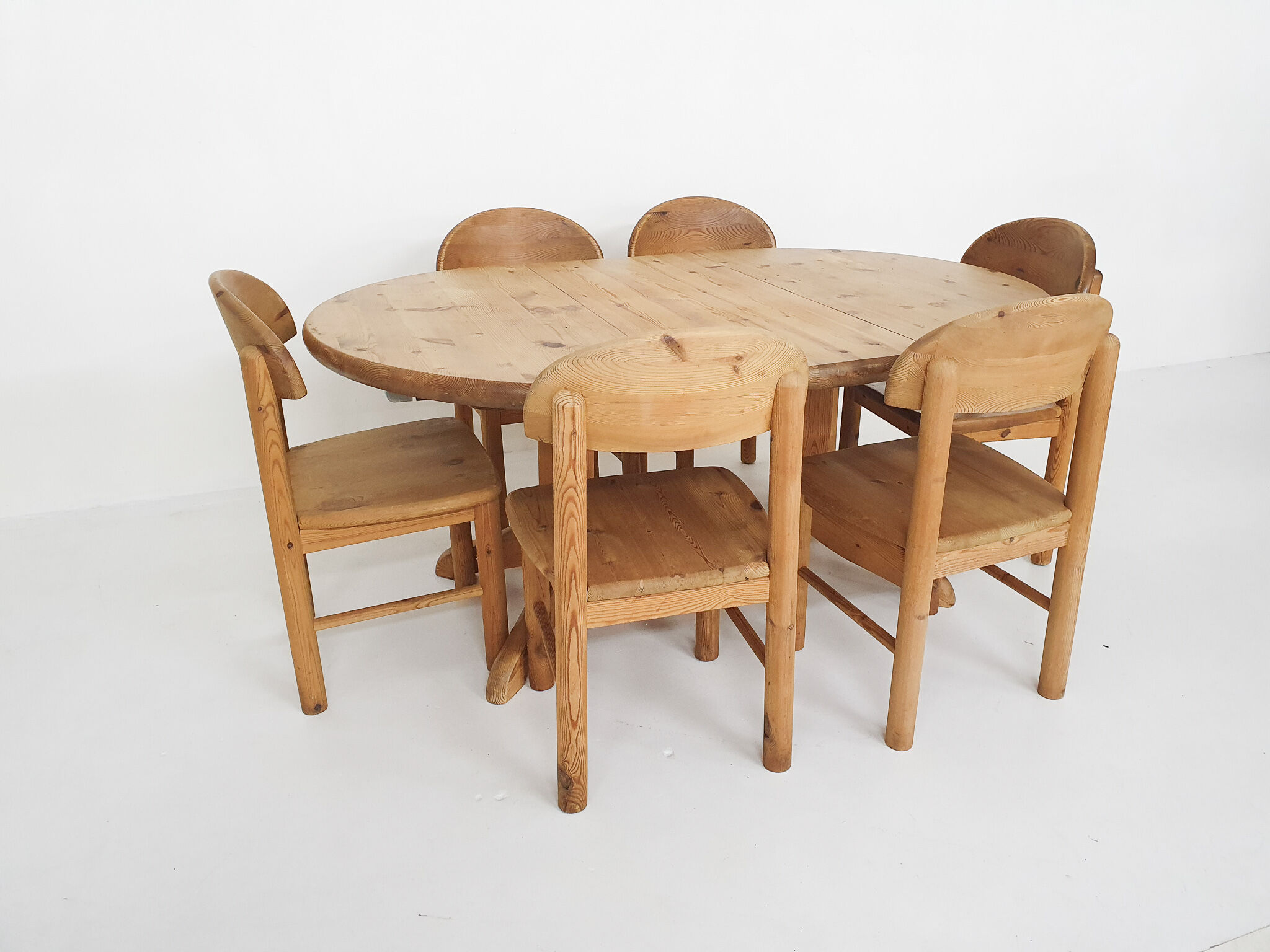 Large pinewood extendable dining table1970's