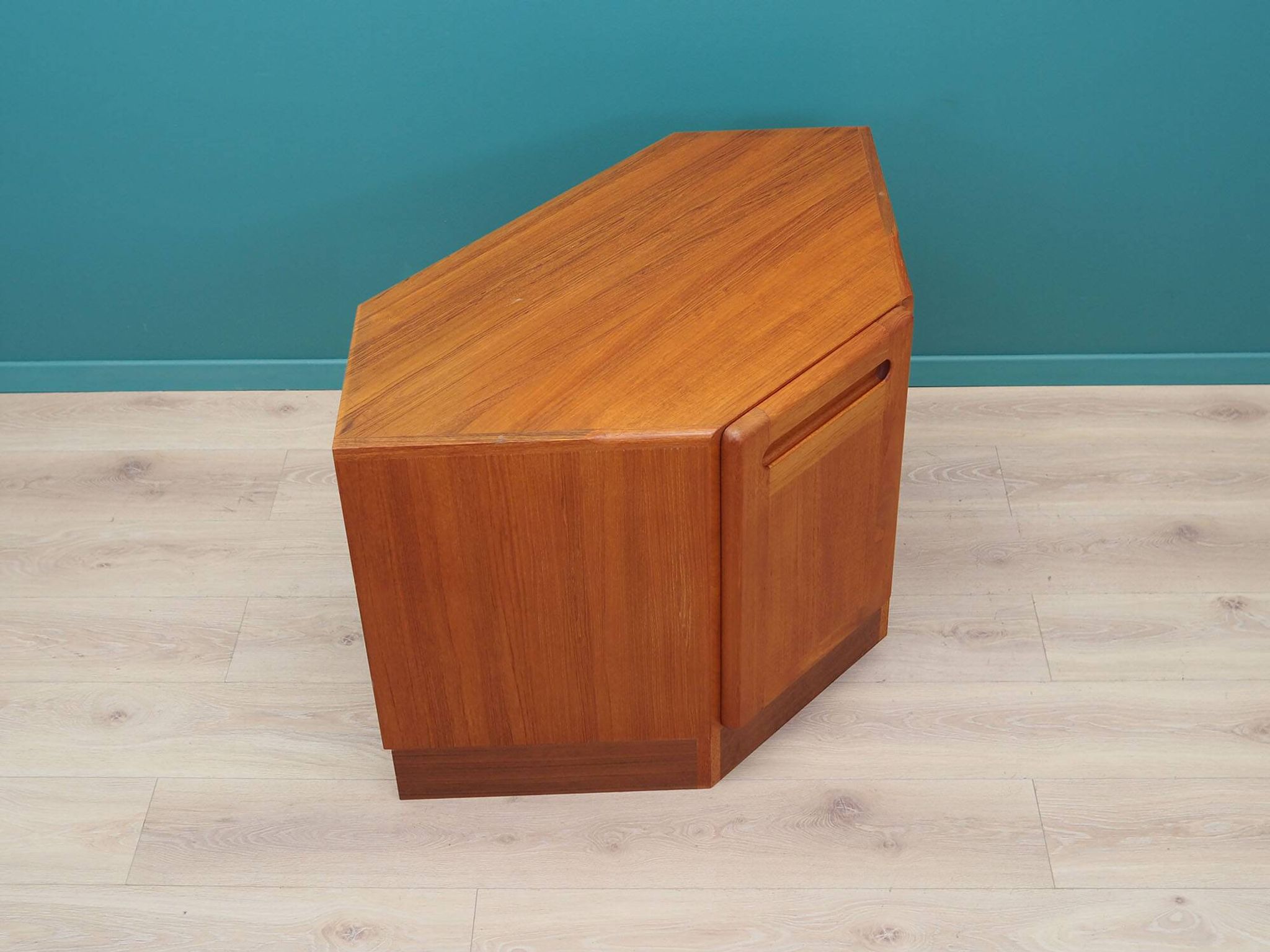 Cabinet en teck, design danois, années 1970, production : Danemark