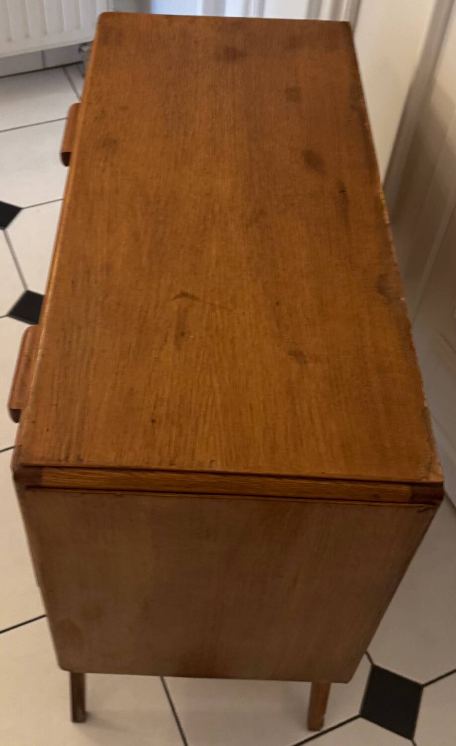 Commode vintage pied compas