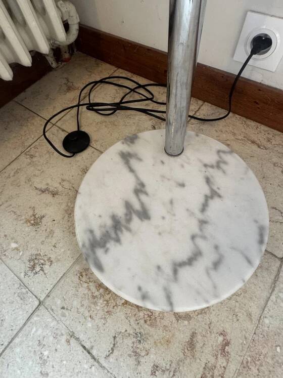Large vintage Italian arc floor lamp – 1970s – Marble, chrome, and opaline diffuser