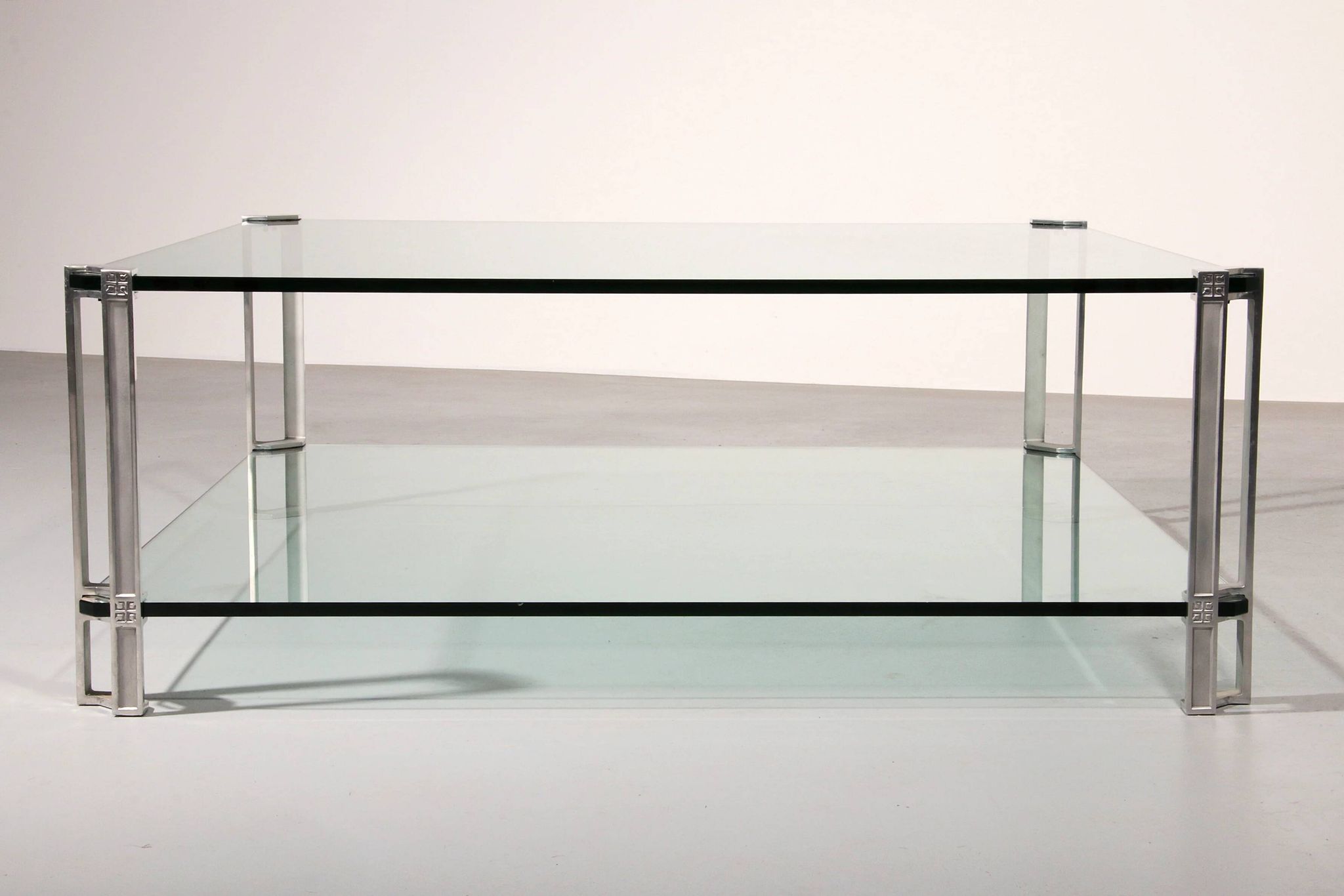 Grande table basse de Peter Ghyczy, modèle T24 (120x120x45)