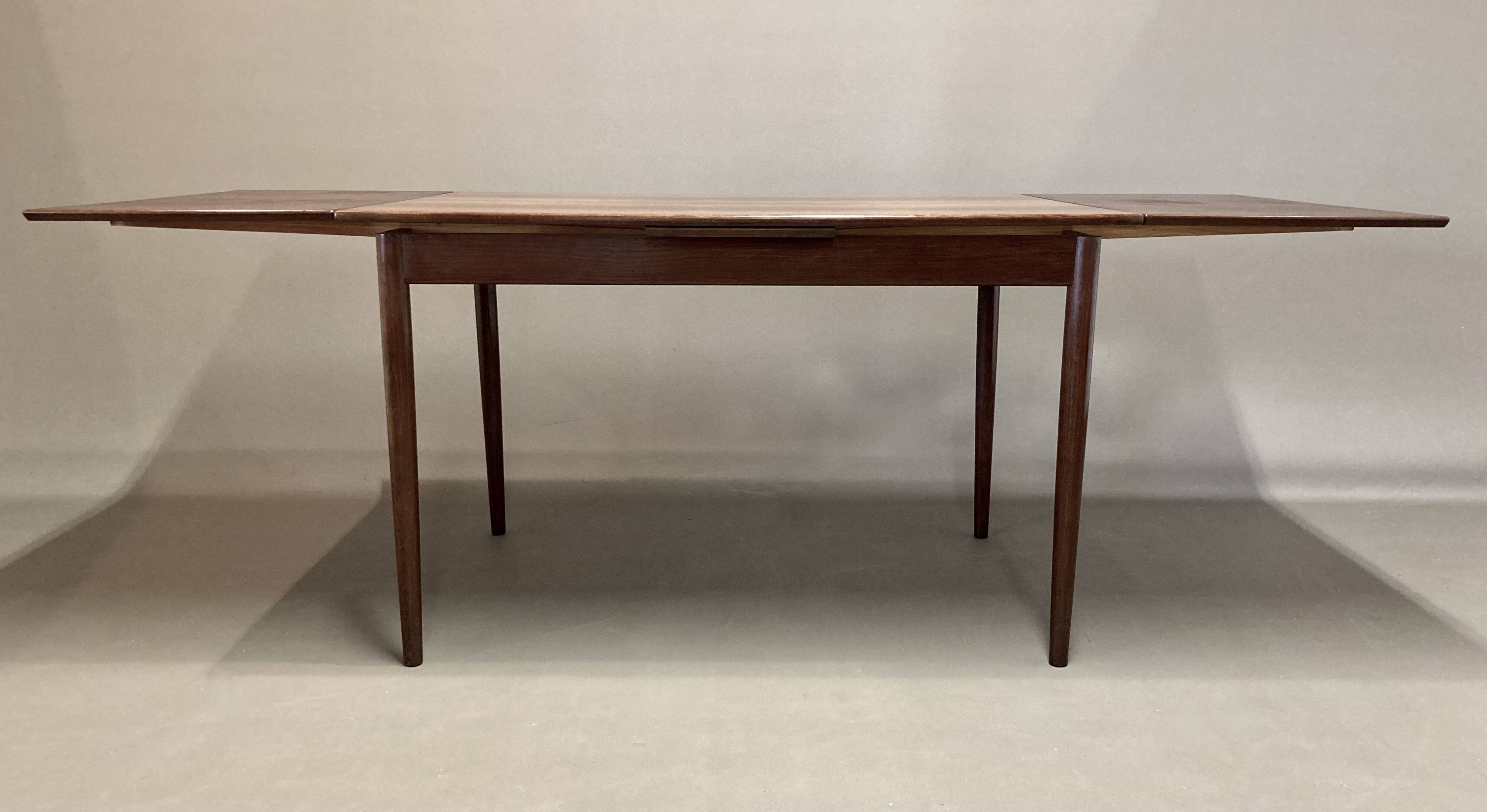 Extendable high table in rosewood "Scandinavian Design" 1950.