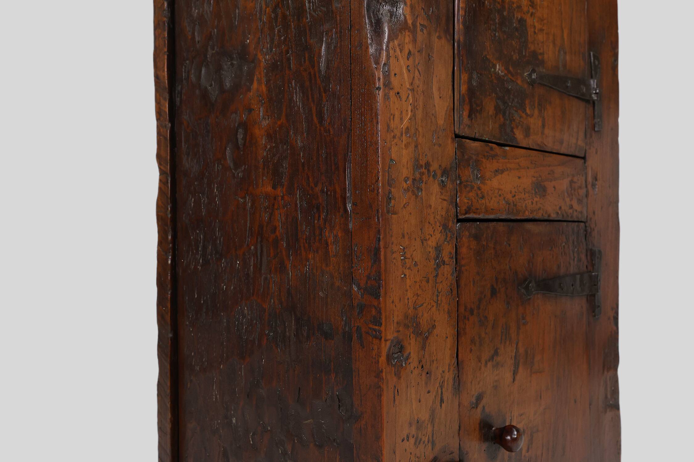 Rare French 16th century oak cabinet with beautiful patina