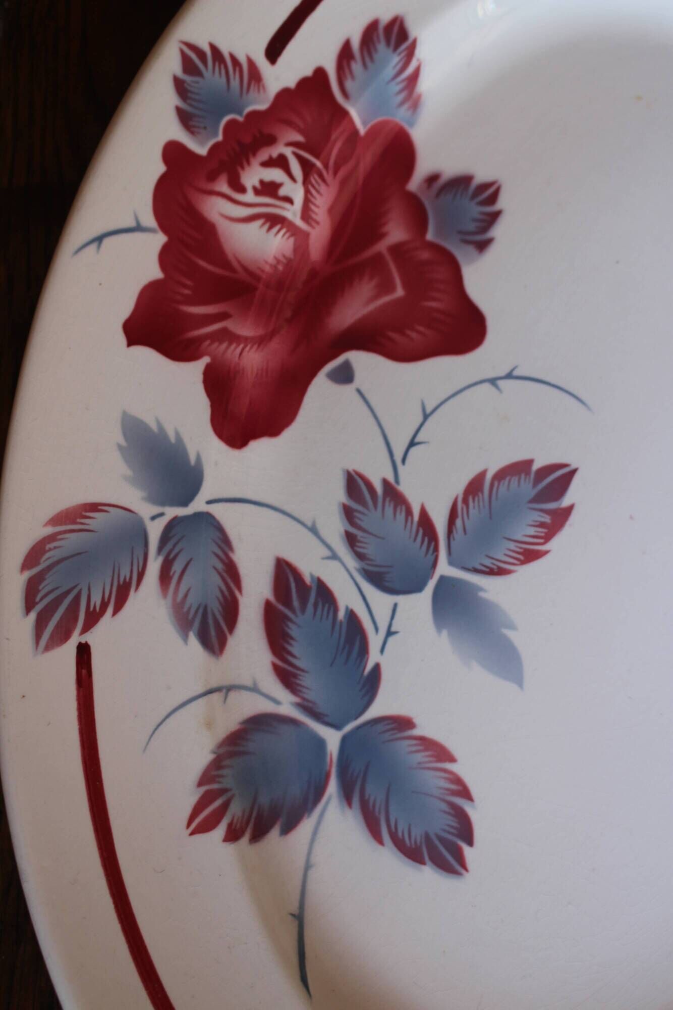 Oval plate Red rose blue Sobral Digoin Sarreguemines Art Deco