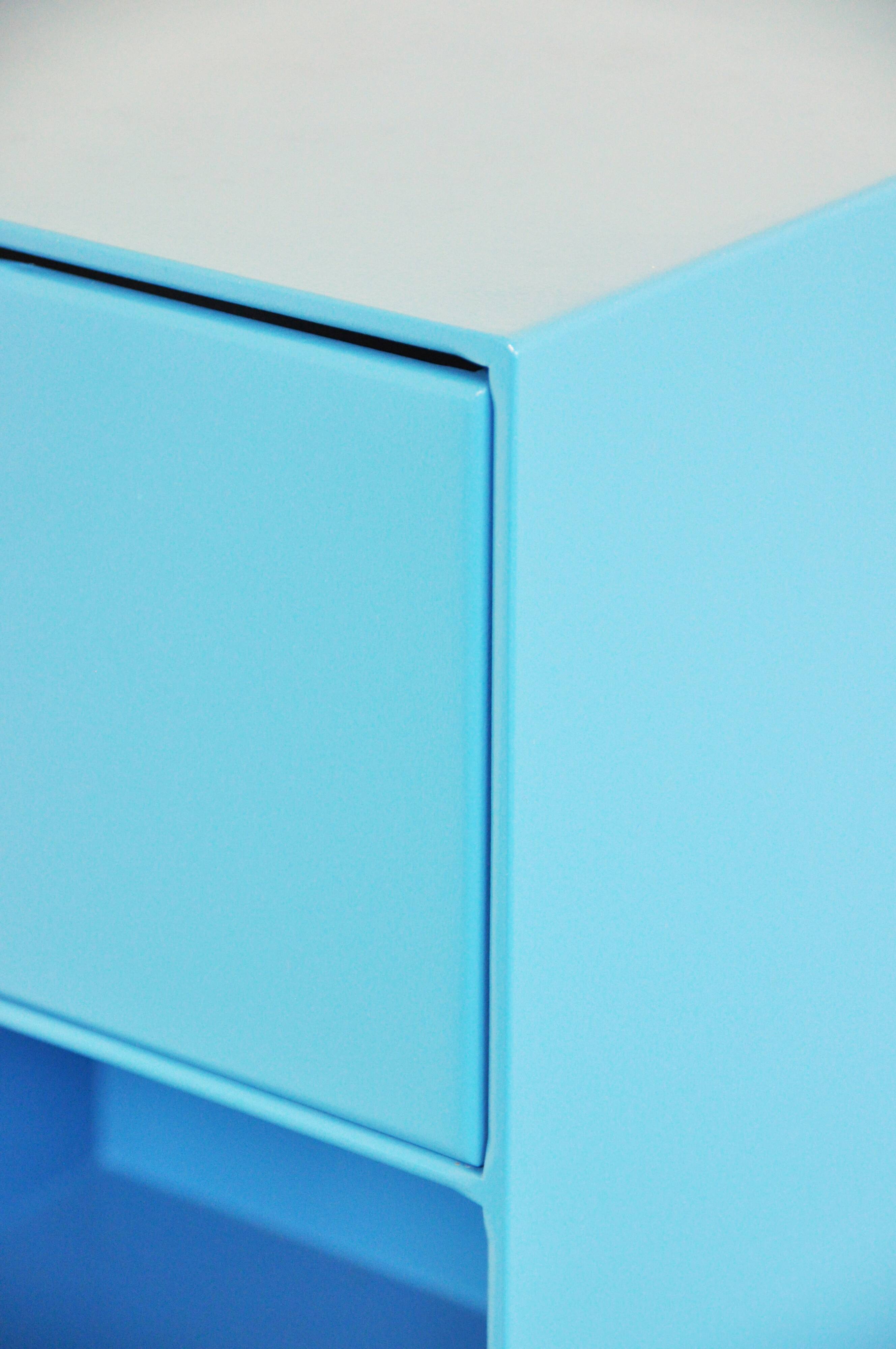 Wall-mounted cabinet in Trespa