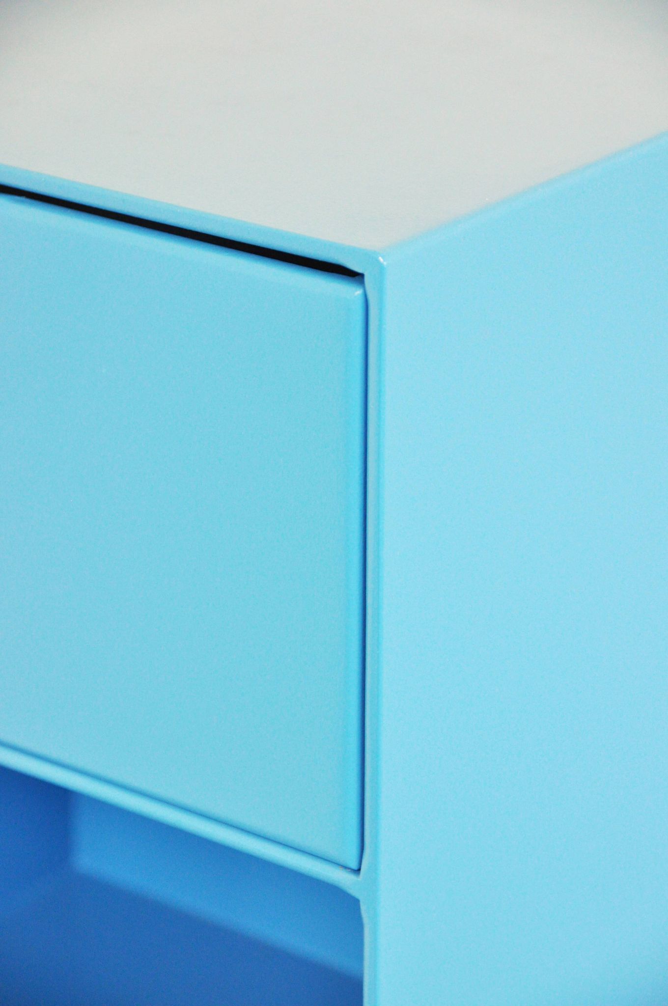 Wall-mounted cabinet in Trespa