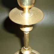 Paire de bougeoirs en laiton doré