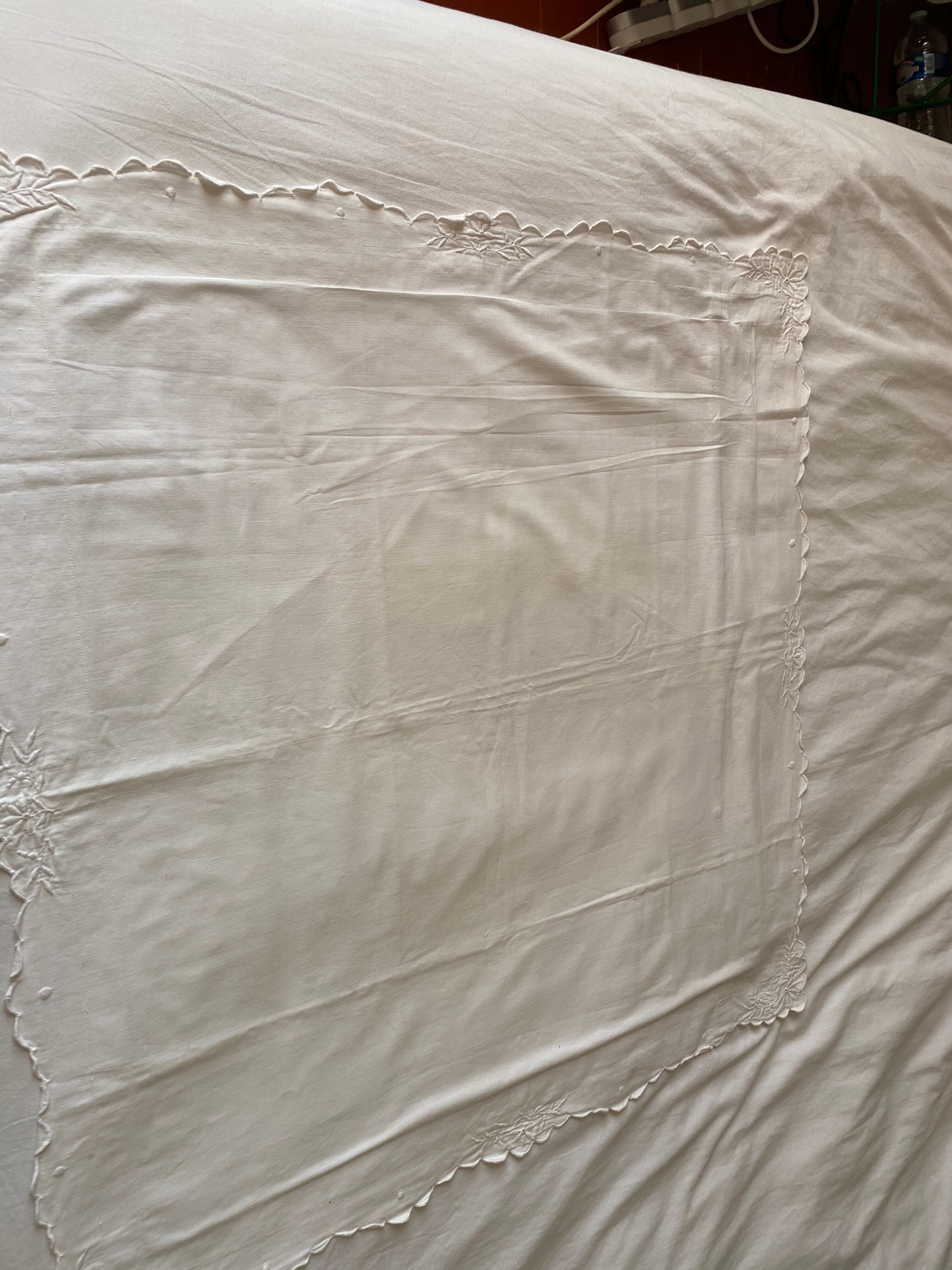 Taie with embroidery