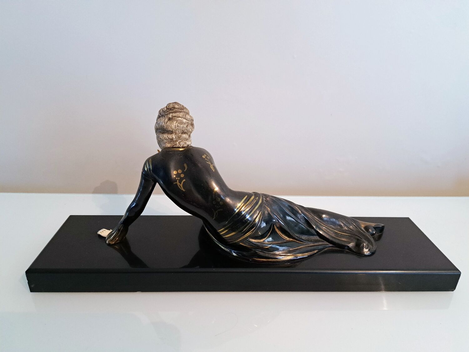 Chryselephantine sculpture signed Meneville