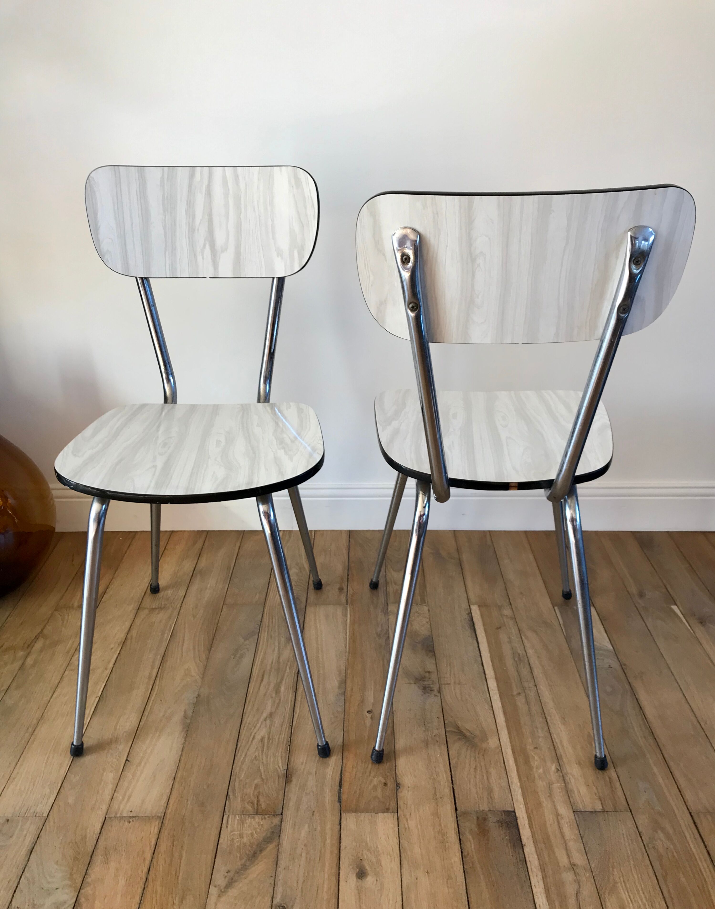 Duo of white formica chairs marble effect 70s