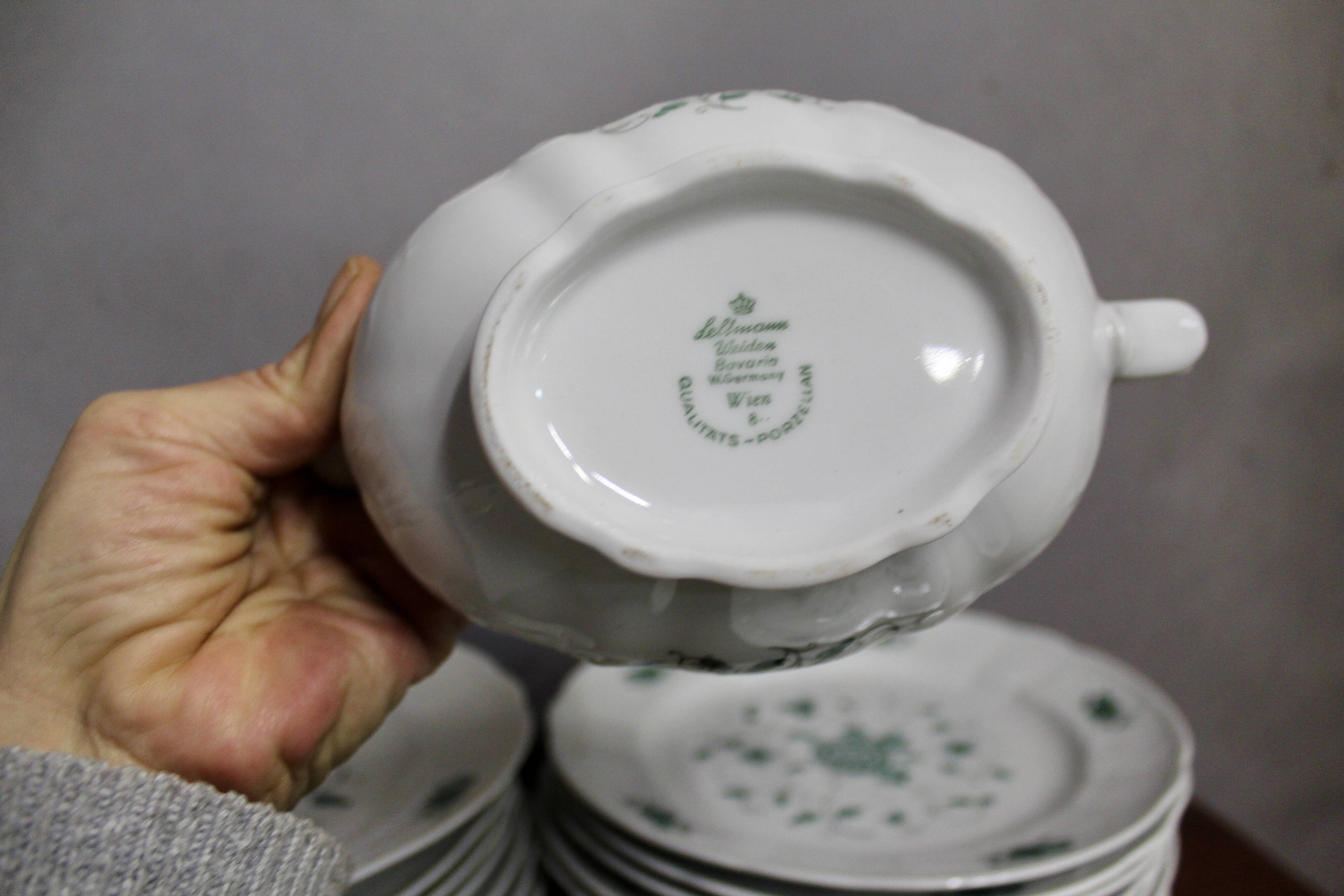 Seltmann Weiden Bavaria 31-Piece Porcelain Dinnerware Set