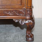 Commode Victorienne Tardive en Bois Dur Pieds Griffe et Boule