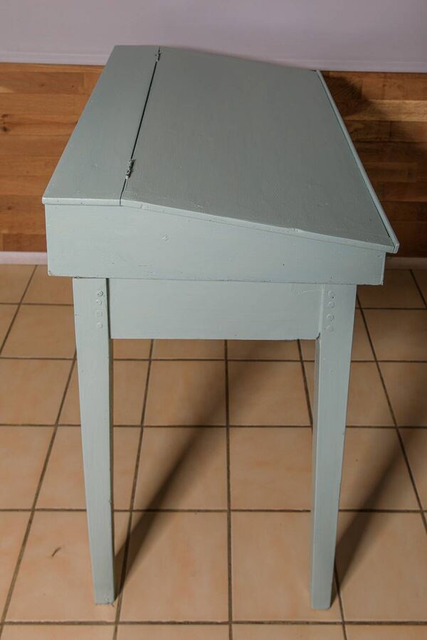 Bureau pupitre ancien revisité – vert mélèze & intérieur jungle chic