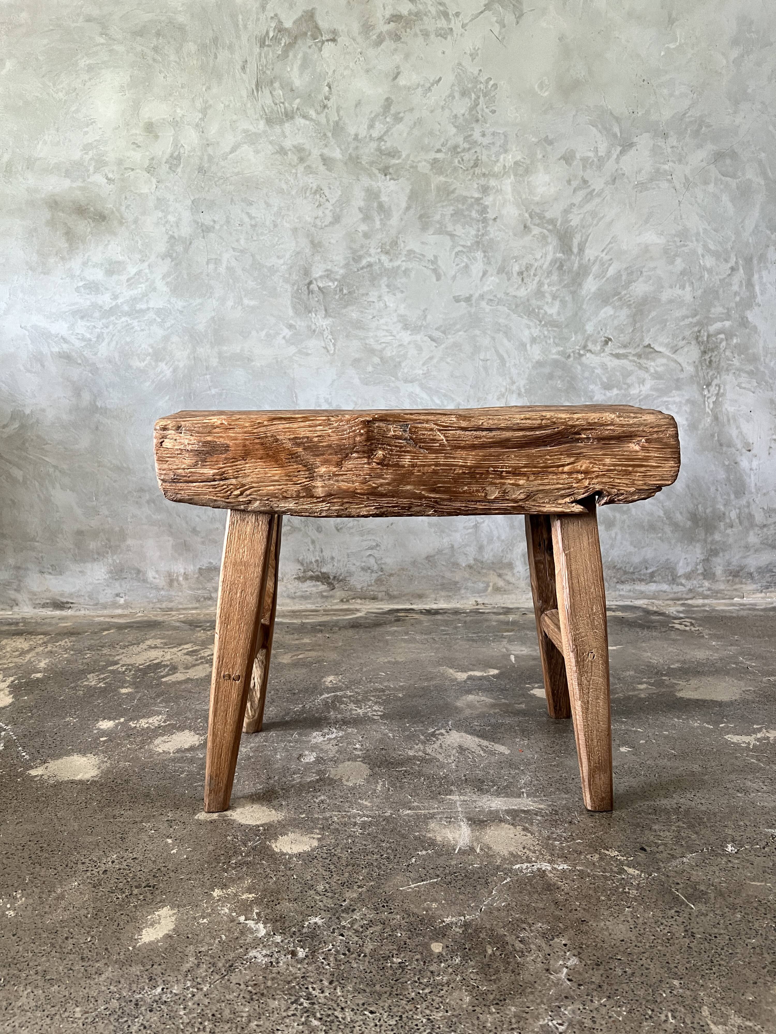 Small organic bench in blond Asian teak quadripod - Tujuh